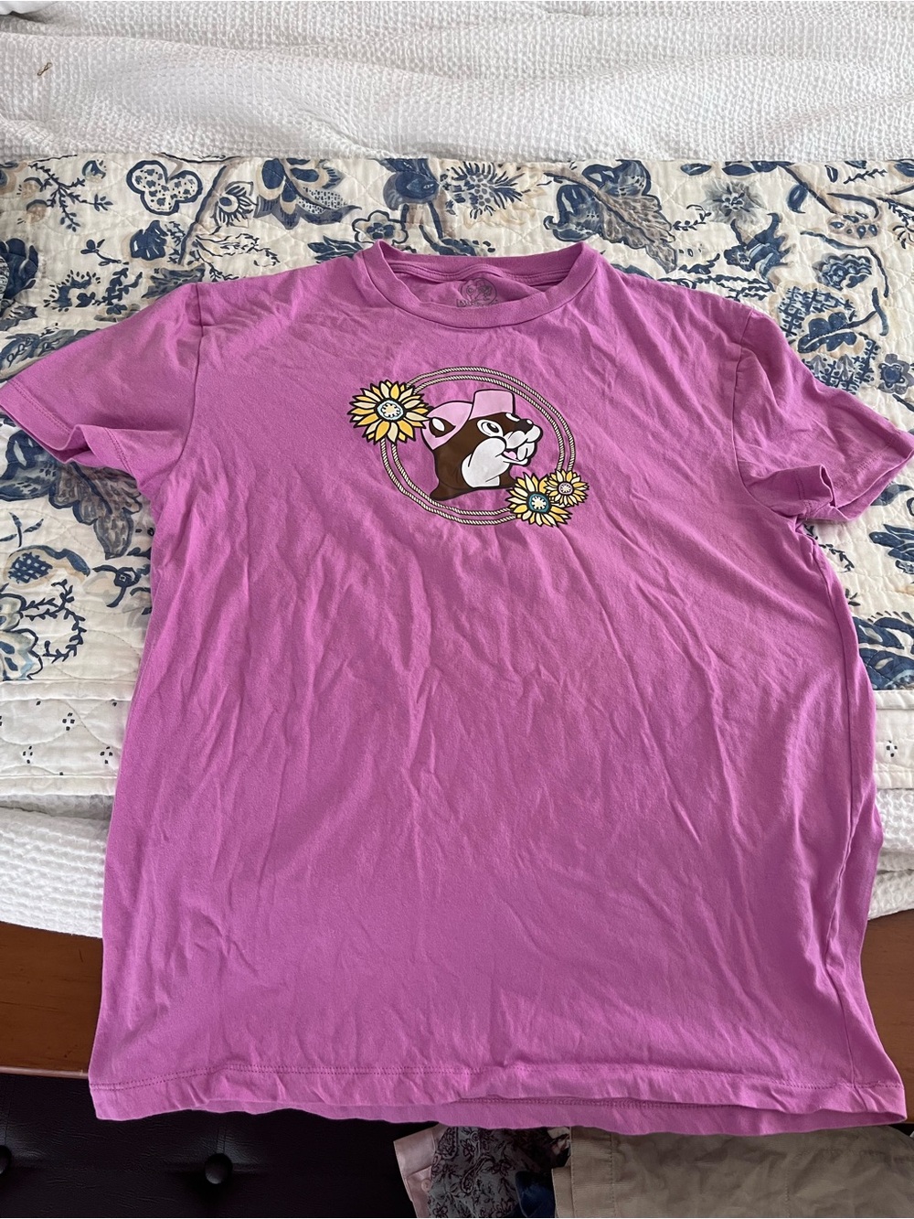 Buc-Ees t-shirt nwot